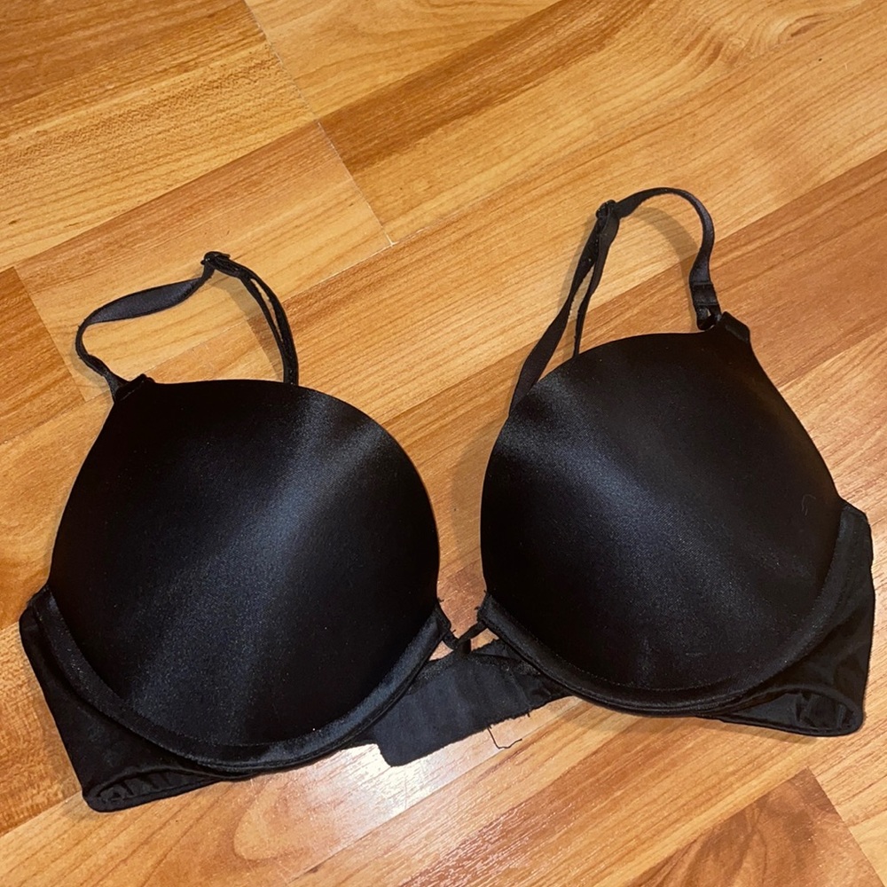 Victoria’s Secret bombshell plunge bra